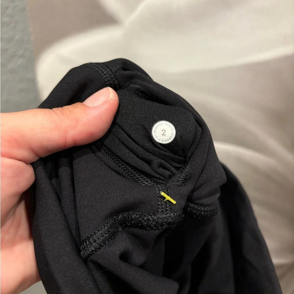 Lululemon Wunder Under Crop High-Rise *Full-On Luxtreme 23" Black W6BAKS Size 6 - Picture 7 of 7